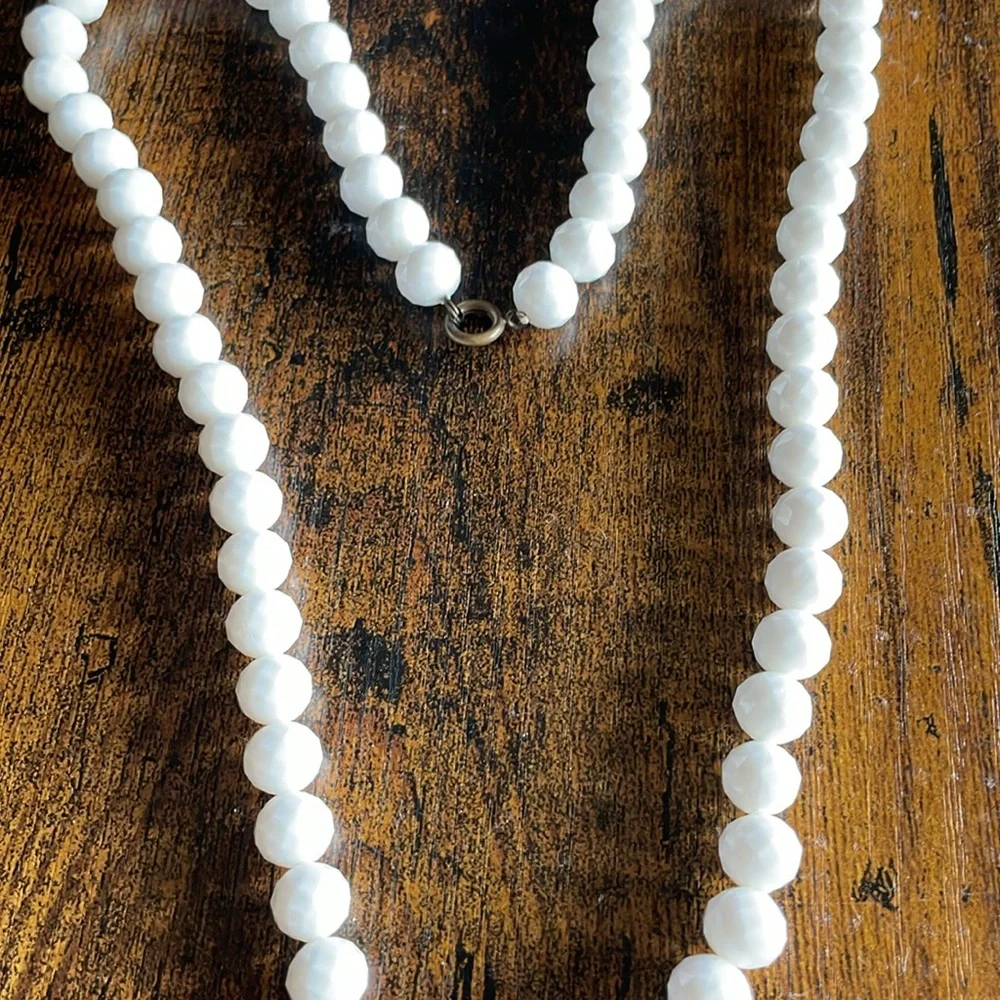 White Faceted Bead Vintage Beaded Necklace